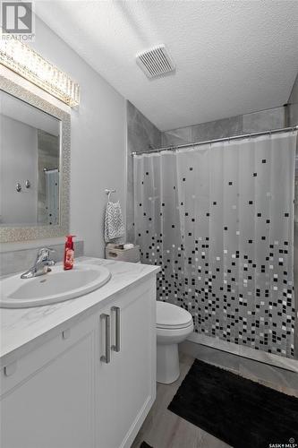 6 20 18Th Street W, Prince Albert, SK - Indoor Photo Showing Bathroom