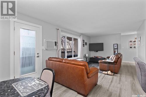 6 20 18Th Street W, Prince Albert, SK - Indoor Photo Showing Living Room