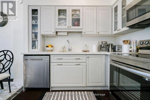 #2 -69 Upper Canada Dr, Toronto, ON - Indoor Photo Showing Kitchen