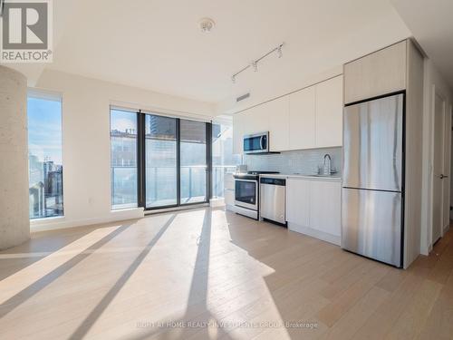 #1010 -2A Church St, Toronto, ON - Indoor Photo Showing Kitchen