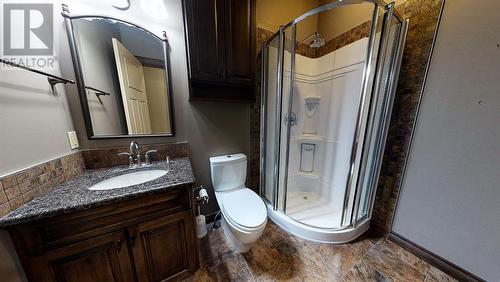Main floor bathroom - 52 Greystone Close E, Brooks, AB - Indoor Photo Showing Bathroom