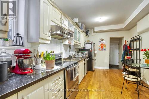 218 Broadview Ave, Toronto, ON - Indoor Photo Showing Kitchen