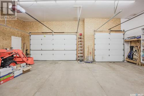 9 Heritage Drive Drive, Neuanlage, SK - Indoor Photo Showing Garage