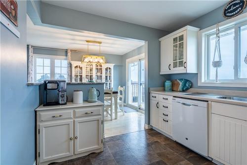 769 Kings Row, Dunnville, ON - Indoor Photo Showing Kitchen
