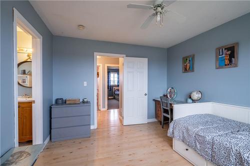 769 Kings Row, Dunnville, ON - Indoor Photo Showing Bedroom