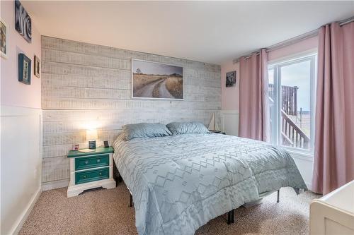 769 Kings Row, Dunnville, ON - Indoor Photo Showing Bedroom