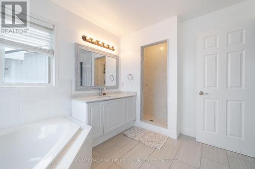 1125 Grandview St N, Oshawa, ON - Indoor Photo Showing Bathroom