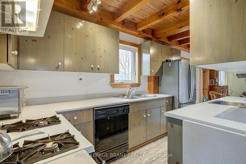 2067 Book Rd W, Hamilton, ON - Indoor Photo Showing Kitchen With Double Sink