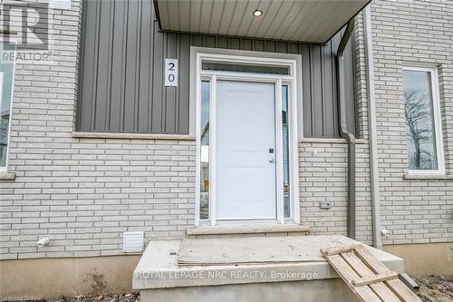 #20 -121A Moffatt St, St. Catharines, ON - Outdoor With Exterior