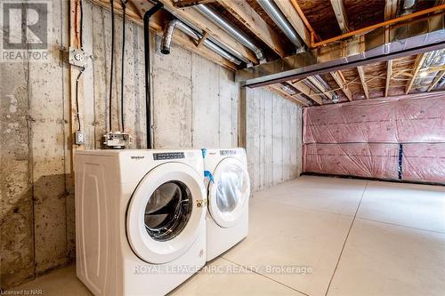 #20 -121A Moffatt St, St. Catharines, ON - Indoor Photo Showing Laundry Room
