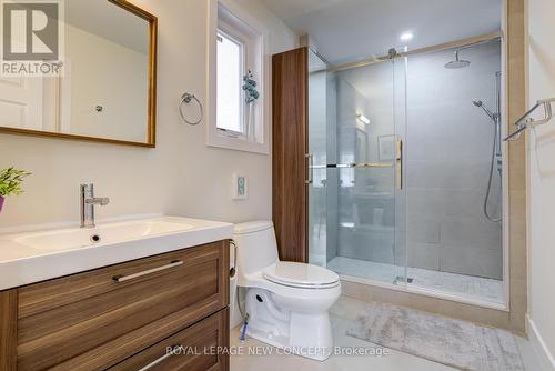 202 Mckee Ave, Toronto, ON - Indoor Photo Showing Bathroom