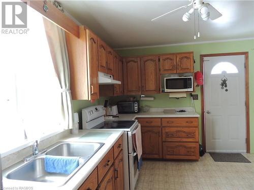 774074 Highway 10, Grey Highlands, ON - Indoor Photo Showing Kitchen With Double Sink