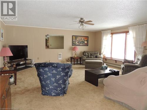 774074 Highway 10, Grey Highlands, ON - Indoor Photo Showing Living Room