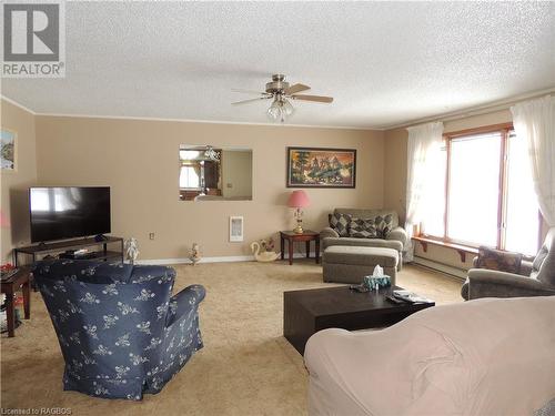 774074 Highway 10, Grey Highlands, ON - Indoor Photo Showing Living Room