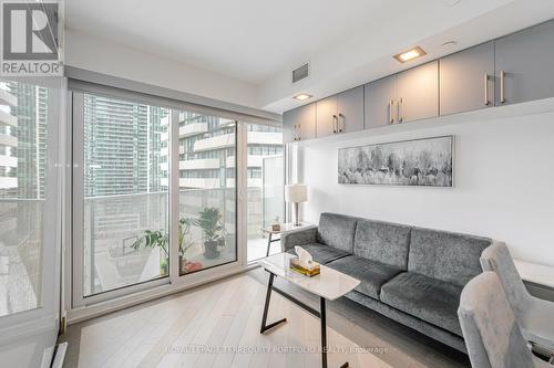 #1205 -100 Harbour St, Toronto, ON - Indoor Photo Showing Living Room