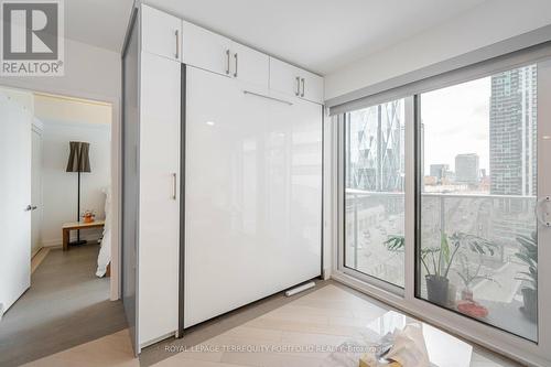 #1205 -100 Harbour St, Toronto, ON - Indoor Photo Showing Other Room