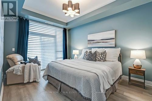 #129 -3500 Lakeshore Rd W, Oakville, ON - Indoor Photo Showing Bedroom