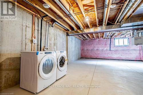 #18 -121A Moffatt St, St. Catharines, ON - Indoor Photo Showing Laundry Room