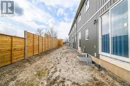 #21 -121A Moffatt St, St. Catharines, ON - Outdoor With Exterior