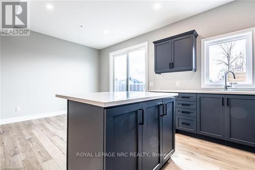 #21 -121A Moffatt St, St. Catharines, ON - Indoor Photo Showing Kitchen