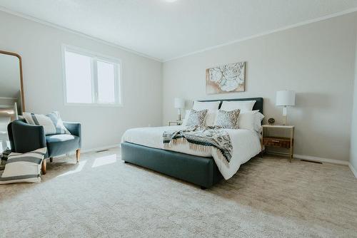 85 Prairie Oaks Drive, Mitchell, MB - Indoor Photo Showing Bedroom