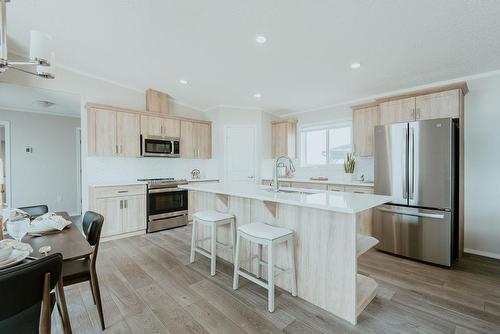 36 Prairie Oaks Drive, Mitchell, MB - Indoor Photo Showing Kitchen With Upgraded Kitchen