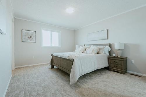 36 Prairie Oaks Drive, Mitchell, MB - Indoor Photo Showing Bedroom
