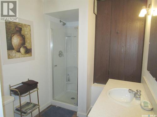 529 6Th Avenue E, Assiniboia, SK - Indoor Photo Showing Bathroom