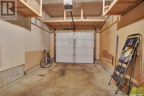 326 Coad Manor, Saskatoon, SK - Indoor Photo Showing Garage