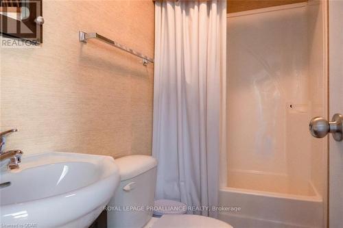 486 Cty Rd 18 - 91 Cherry Beach Lane, Prince Edward County, ON - Indoor Photo Showing Bathroom