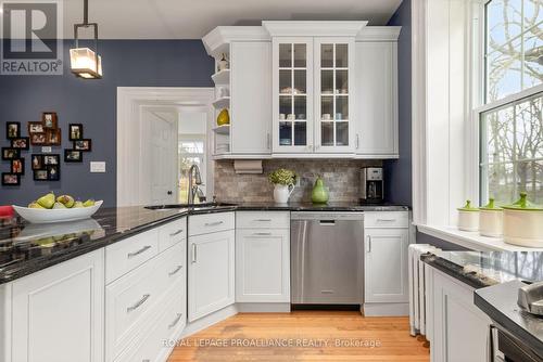 339 Main St E, Prince Edward County, ON - Indoor Photo Showing Kitchen With Upgraded Kitchen