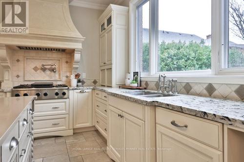1391 Meadow Green Crt, Mississauga, ON - Indoor Photo Showing Kitchen With Double Sink