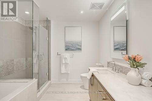 #126 -3500 Lakeshore Rd W, Oakville, ON - Indoor Photo Showing Bathroom