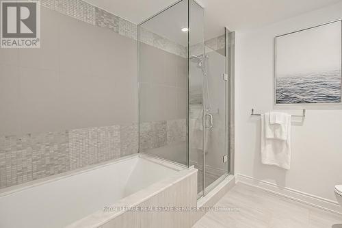#126 -3500 Lakeshore Rd W, Oakville, ON - Indoor Photo Showing Bathroom