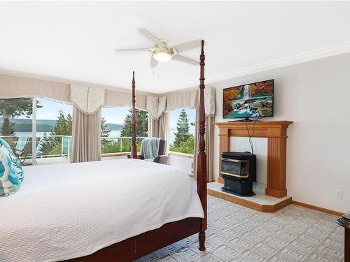 4797 Ocean Trail, Bowser, BC - Indoor Photo Showing Bedroom