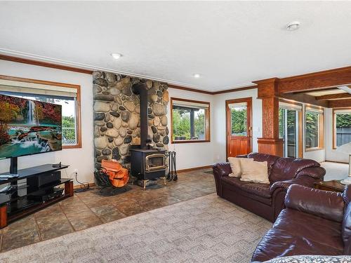 4797 Ocean Trail, Bowser, BC - Indoor Photo Showing Living Room