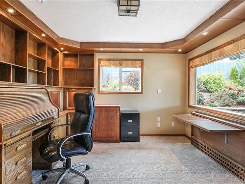 4797 Ocean Trail, Bowser, BC - Indoor Photo Showing Office