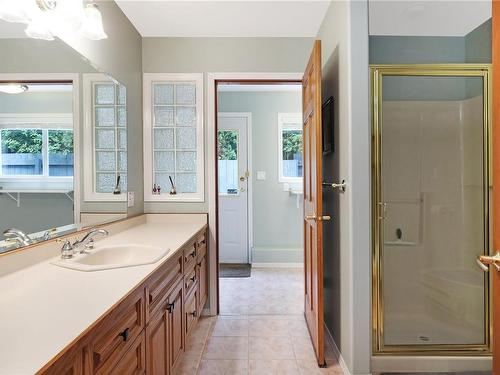 4797 Ocean Trail, Bowser, BC - Indoor Photo Showing Bathroom