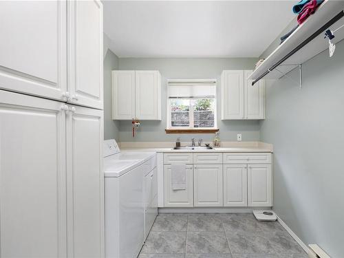 4797 Ocean Trail, Bowser, BC - Indoor Photo Showing Laundry Room