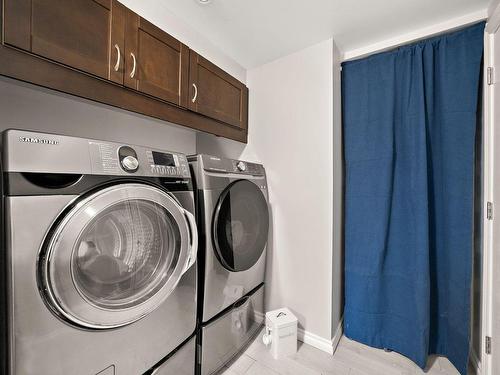 Salle de lavage - 1285 Ch. Markham, Mont-Royal, QC - Indoor Photo Showing Laundry Room