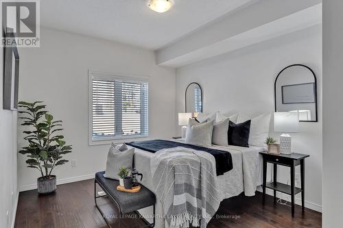 #207 -930 Wentworth St, Peterborough, ON - Indoor Photo Showing Bedroom