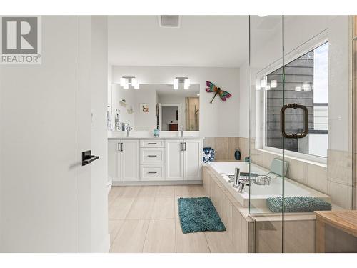 1000 Mt Robson Place Unit# 23, Vernon, BC - Indoor Photo Showing Bathroom