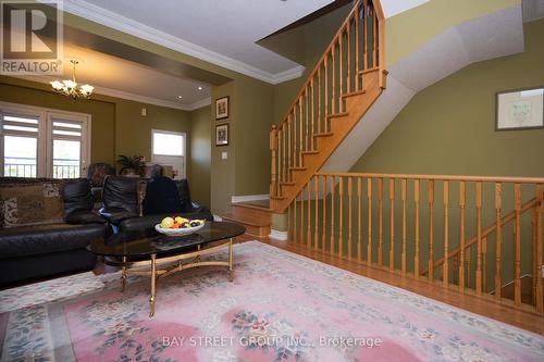 #7 -9133 Bayview Ave E, Richmond Hill, ON - Indoor Photo Showing Living Room