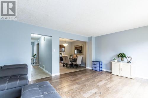 #11 -1475 Upper Gage Ave, Hamilton, ON - Indoor Photo Showing Living Room