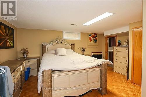 68 Montmorency Dr, Hamilton, ON - Indoor Photo Showing Bedroom