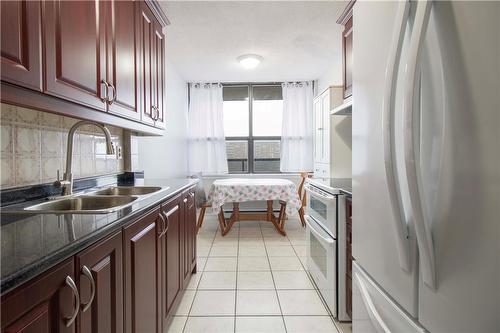 21 Knightsbridge Road|Unit #1602, Brampton, ON - Indoor Photo Showing Kitchen With Double Sink With Upgraded Kitchen