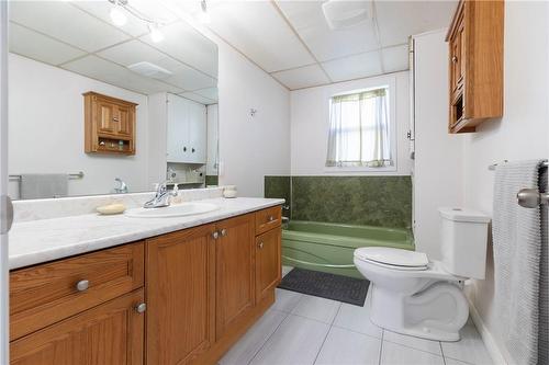 9665 #20 Regional Road, Smithville, ON - Indoor Photo Showing Bathroom