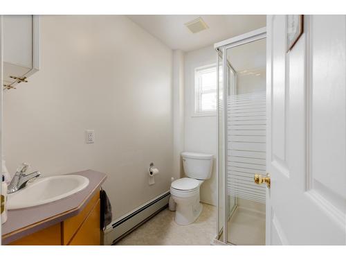 201 Dalgren Street, Kimberley, BC - Indoor Photo Showing Bathroom