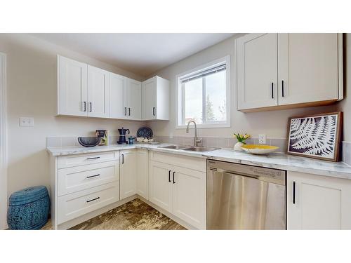 201 Dalgren Street, Kimberley, BC - Indoor Photo Showing Kitchen With Double Sink