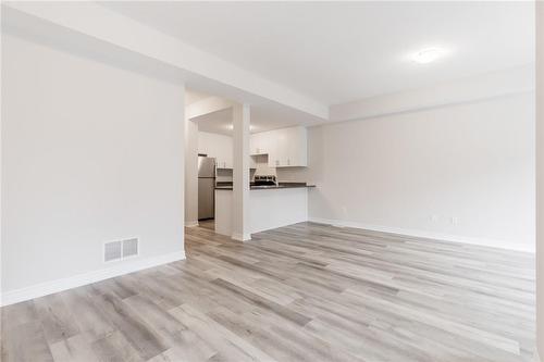 19 Picardy Drive|Unit #27, Stoney Creek, ON - Indoor Photo Showing Kitchen